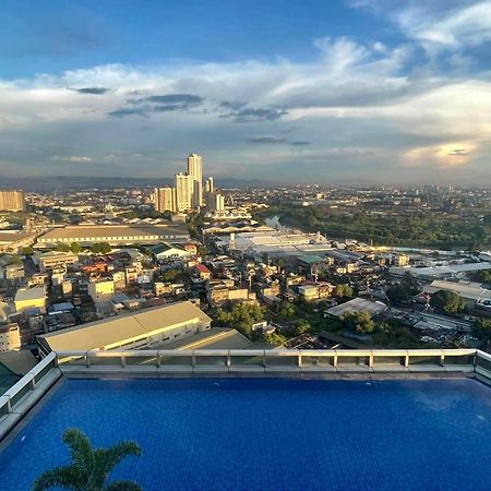 Classy 2Br Suite At Eastwood City With Pool And City Skyline View Manila Zewnętrze zdjęcie
