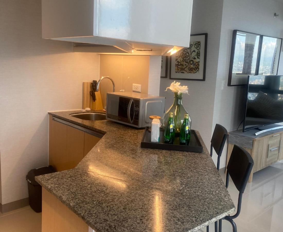 Classy 2Br Suite At Eastwood City With Pool And City Skyline View Manila Zewnętrze zdjęcie