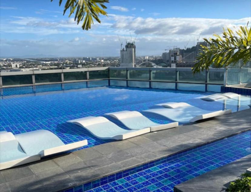 Classy 2Br Suite At Eastwood City With Pool And City Skyline View Manila Zewnętrze zdjęcie