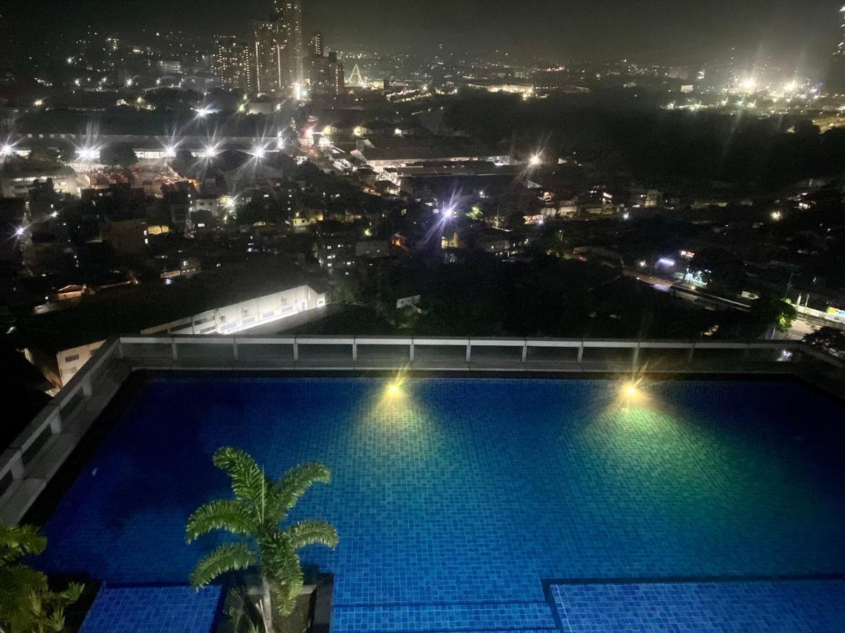 Classy 2Br Suite At Eastwood City With Pool And City Skyline View Manila Zewnętrze zdjęcie
