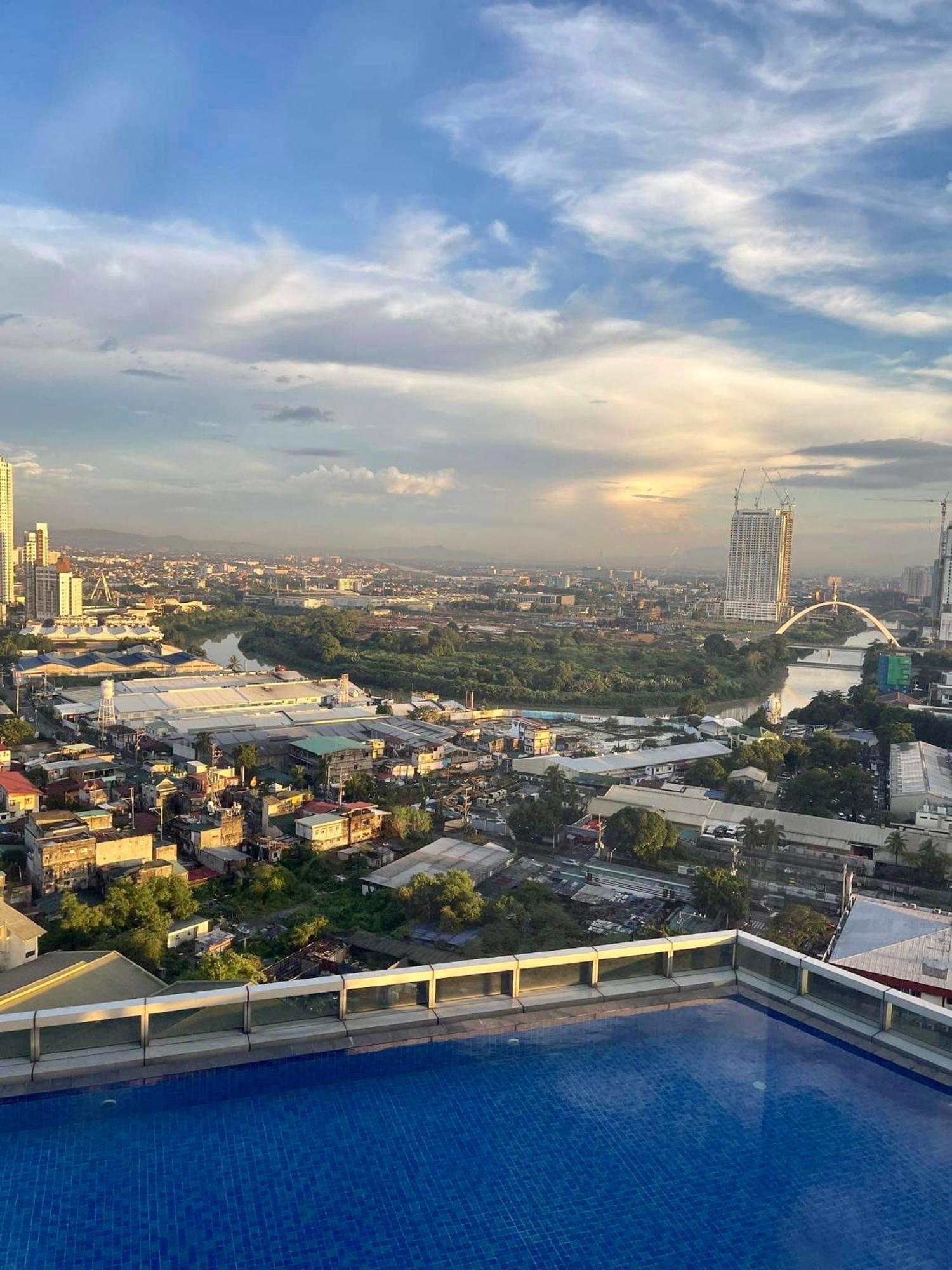 Classy 2Br Suite At Eastwood City With Pool And City Skyline View Manila Zewnętrze zdjęcie