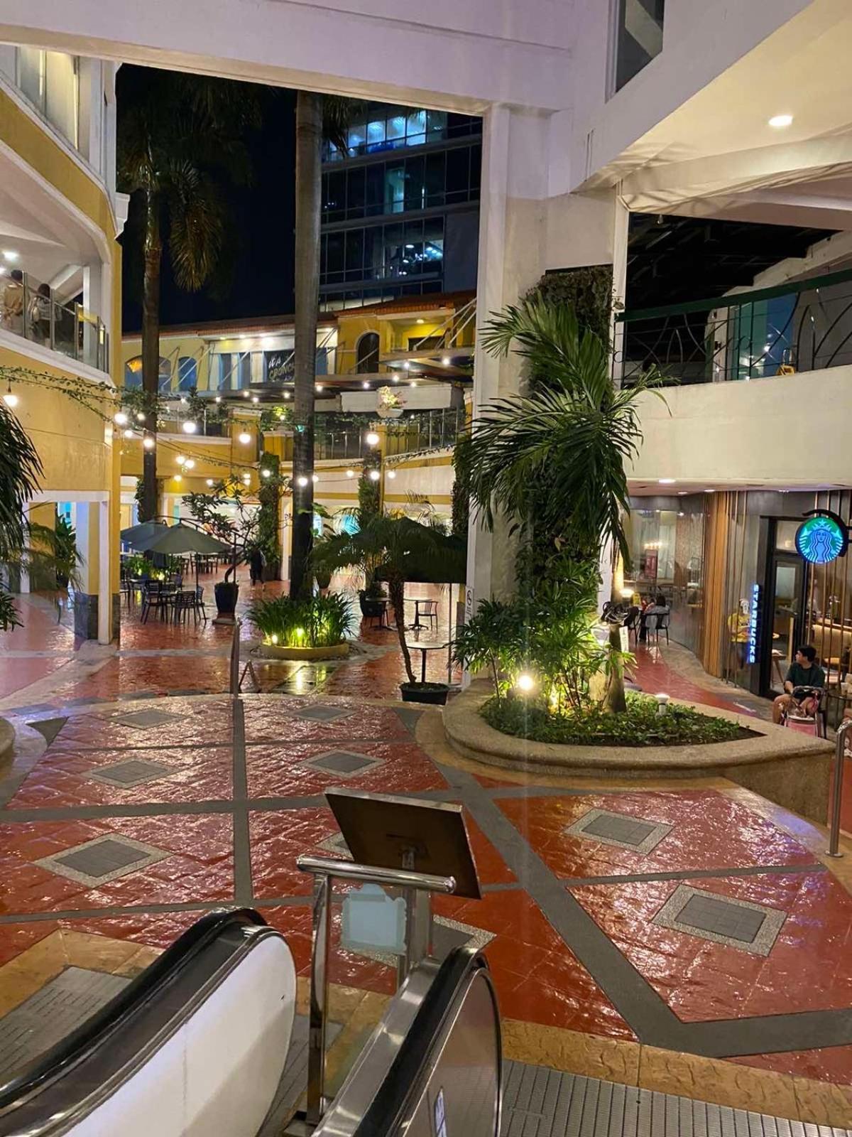 Classy 2Br Suite At Eastwood City With Pool And City Skyline View Manila Zewnętrze zdjęcie